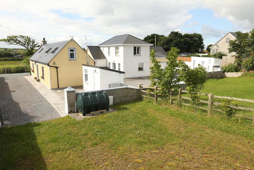 Beezies Self Catering Cottages Grange  Bagian luar foto