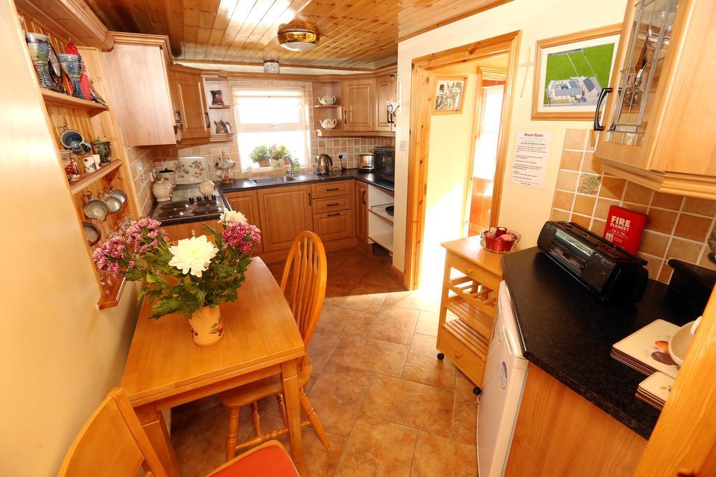 Beezies Self Catering Cottages Grange  Bagian luar foto